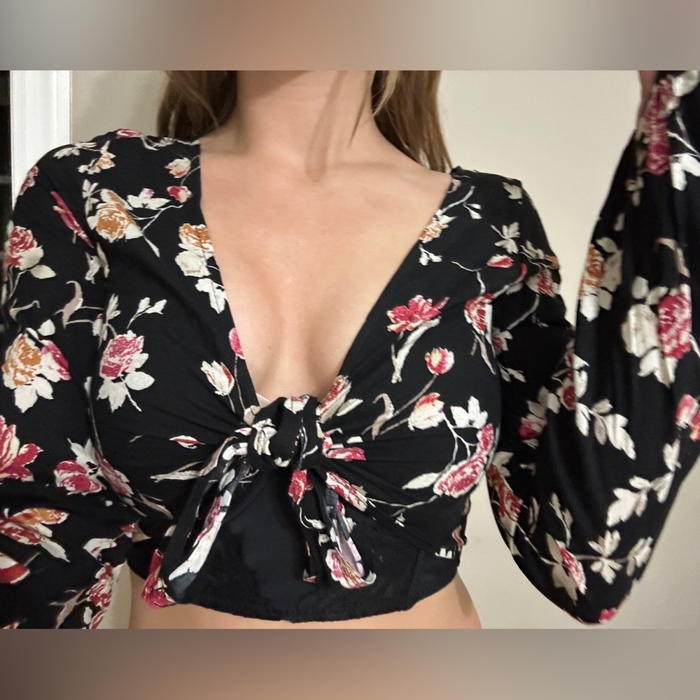 Windsor Black Floral Tie-Front Crop